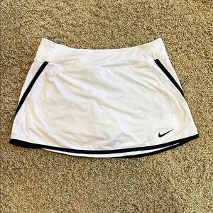 Nike Adri Fit White Skirt Skort with Black Trim in Women’s Size Medium